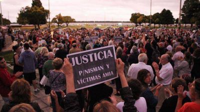 Marcha en el Monumento en repudio a la muerte del fiscal