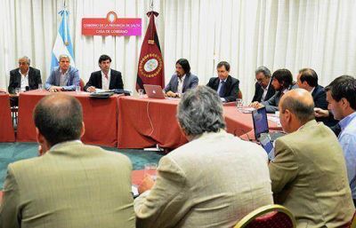La provincia adjudic� la compra de 200 botones antip�nico