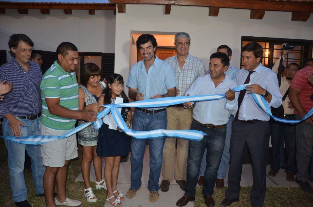 Cien familias cumplieron el sue�o de la vivienda propia