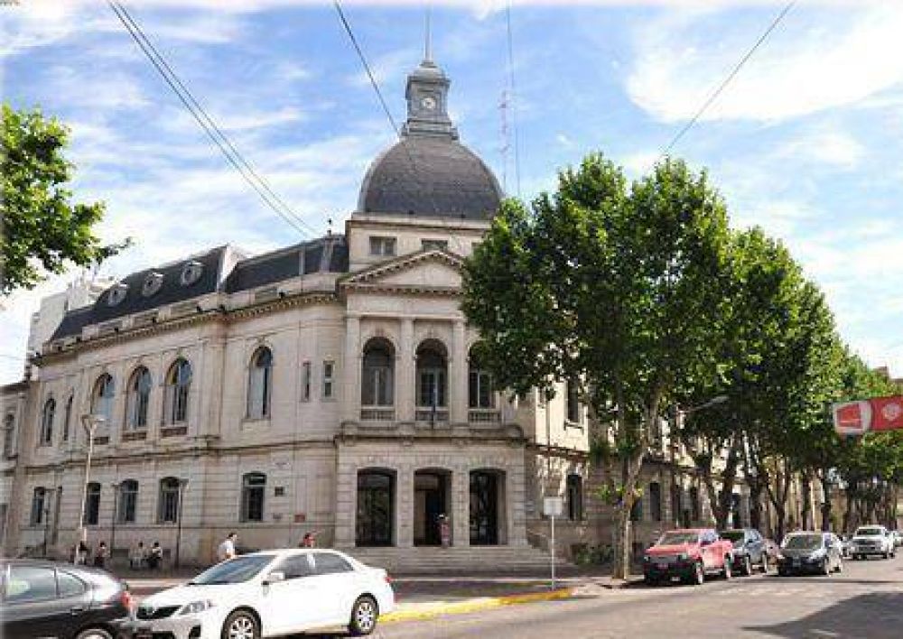 El Municipio dispuso izar la Bandera Nacional a media asta en la Plaza Central