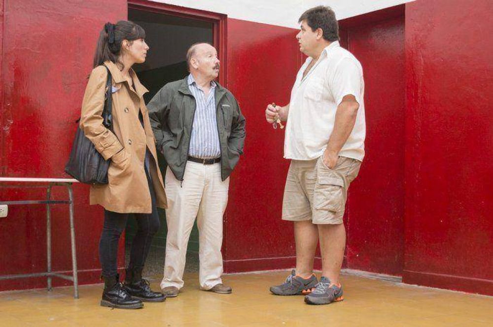 Inza visit� las instalaciones del Instituto Lugones