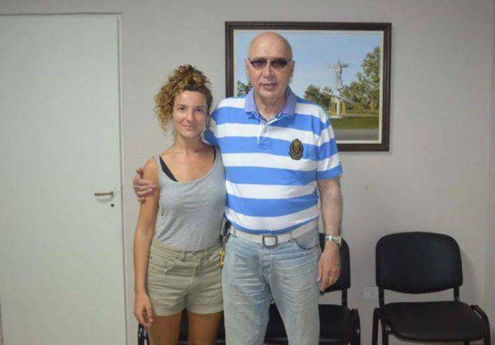 El intendente Gorosito recibi� a la joven Pamela Montarc�, autora de la bandera de Saladillo 