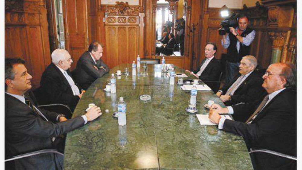 Preocupados por muerte de Nisman, empresarios piden que queden a resguardo las pruebas