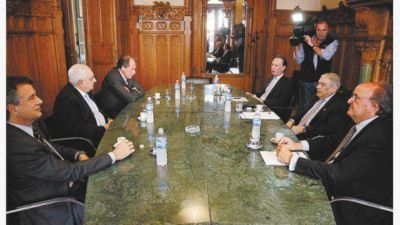 Preocupados por muerte de Nisman, empresarios piden que queden a resguardo las pruebas