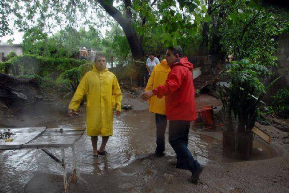 Inundaciones y otros da�os fue el saldo de la lluvia en Capital
