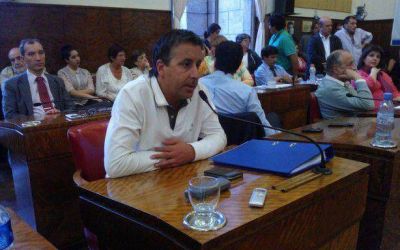 Azcona pidi� al Ejecutivo que pongan en funcionamiento los puestos sanitarios en las playas