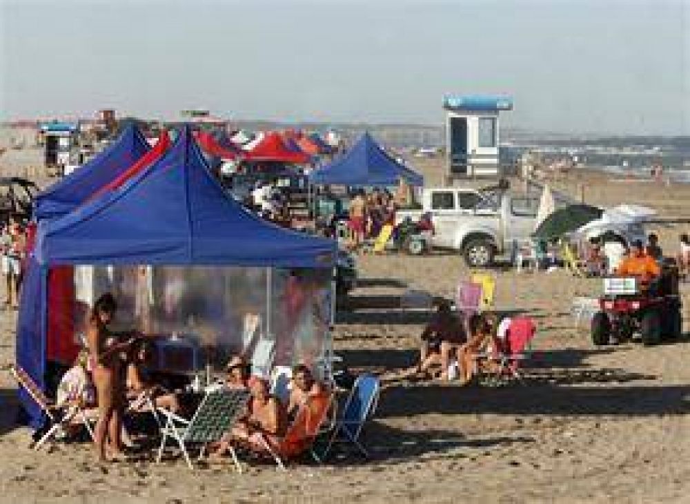 Sin carpas ni sombrillas: a la playa ahora se va con gazebo