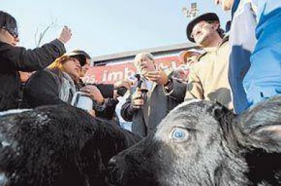 El Gobierno intenta convencer al campo para que se sume al di�logo 