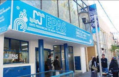 El agua vuelve, lentamente, a los barrios capitalinos