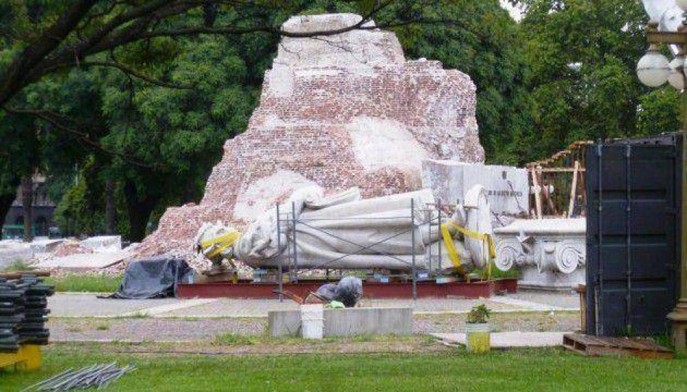 La mudanza de la estatua de Col�n reci�n estar� lista para 2016