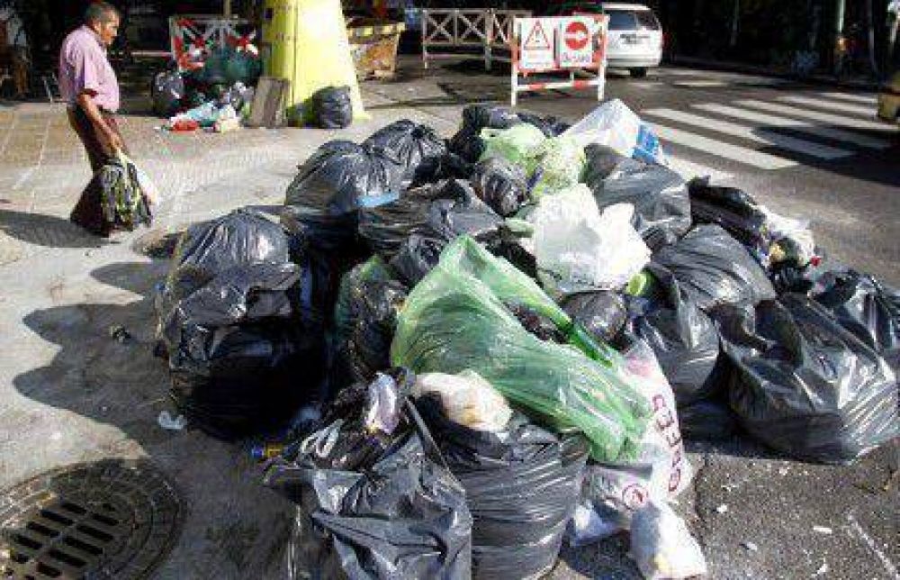 La basura, principal queja de los porte�os