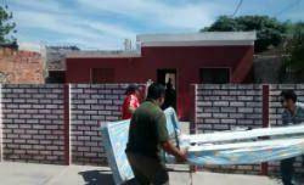 Asistieron a una familia que perdi� su vivienda por un incendio