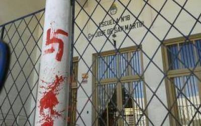 Bah�a Blanca: Aparecieron pintadas nazis e insultos en conservatorio de m�sica