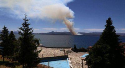 Volvi� el fuego: est� fuera de control