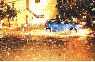 La lluvia sorprendi� una vez m�s a los riojanos y caus� caos