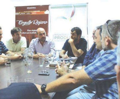 El gobierno entreg� asistencia de 900 mil pesos a vitivinicultores
