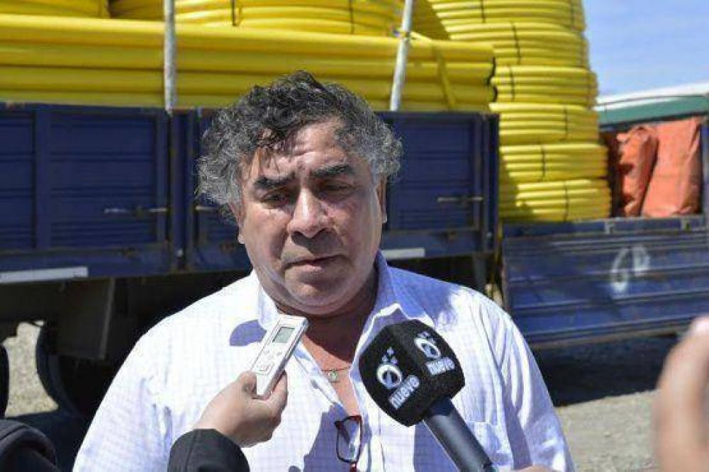 Lleg� cargamento de ca�er�a para instalar la red en el bicentenario II de R�o Gallegos
