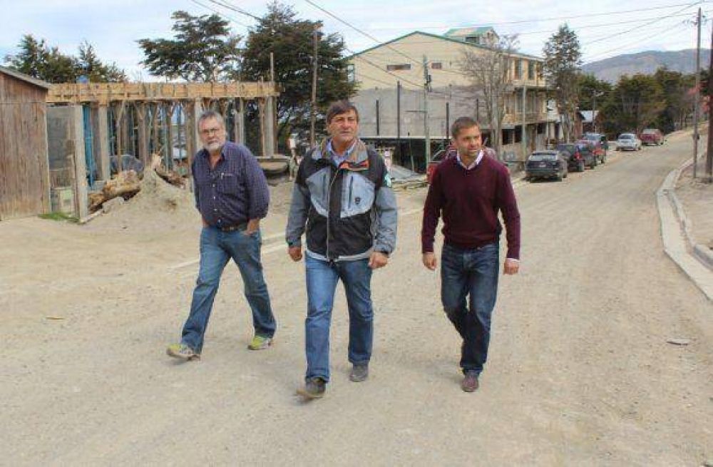 Contin�a el asfaltado en distintos barrios de Ushuaia
