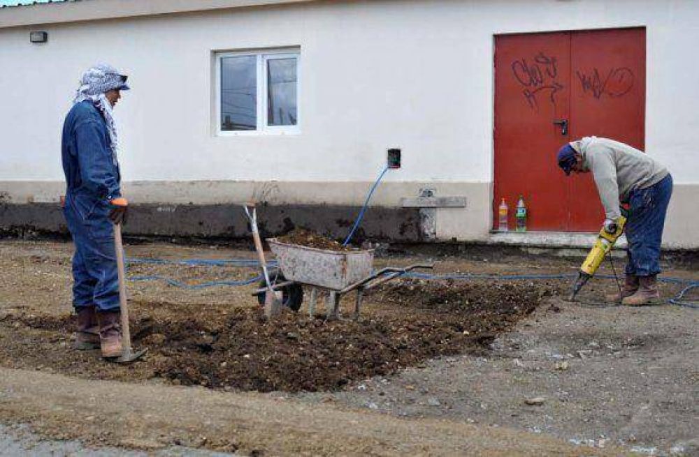 COMENZARON LAS OBRAS PARA LA PILETA TERAP�UTICA DEL �MAM� MARGARITA�