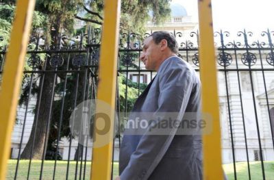 Bruera negocia para que este a�o no avances las causas penales en su contra