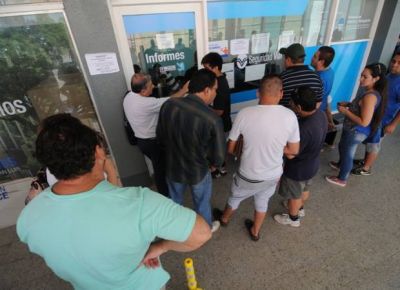 Licencia de conducir: un tr�mite que puede salir $850 y obliga a madrugar dos d�as