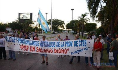 Ex polic�as cortaron acceso al puente y alistan manifestaci�n para ma�ana
