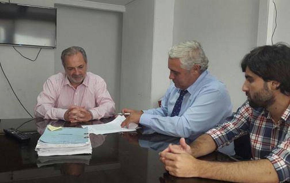 Fabin Ros firm convenio con Nacin para la urbanizacin y regularizacin dominial del barrio Esperanza