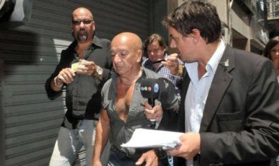 Cerrajero declar� que la puerta de servicio no estaba trabada