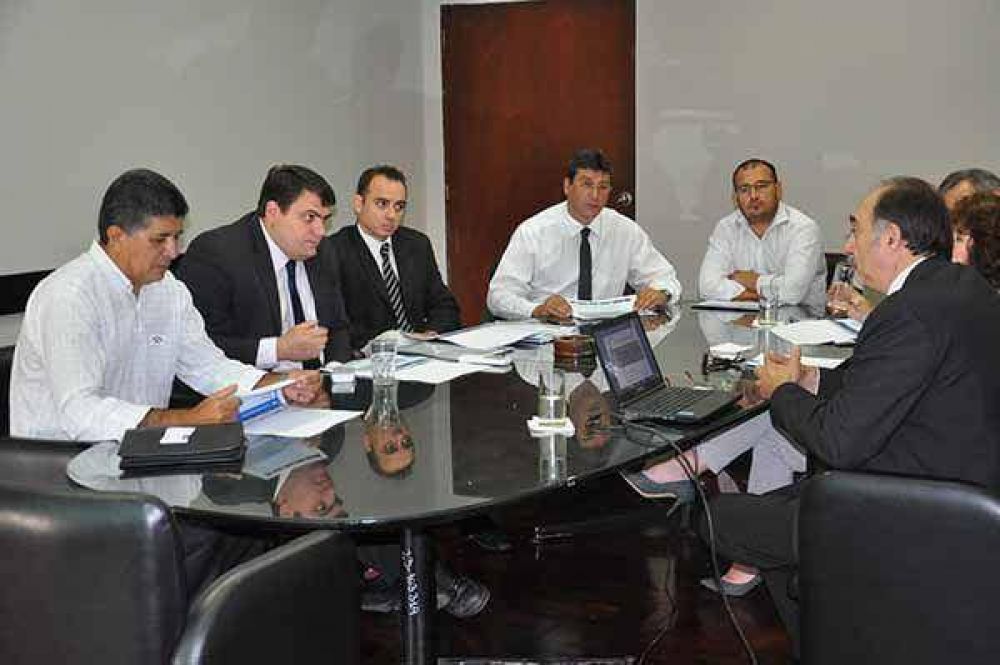 YPF present su plan de exploracin hidrocarburfera a la Provincia del Chaco