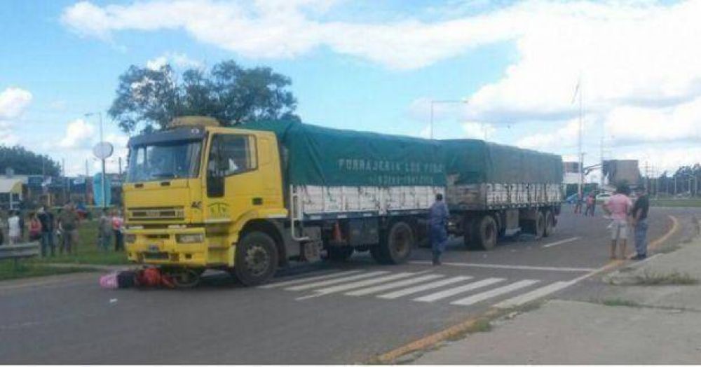 Mueren motociclistas arrollados por camiones sobre la ruta 16