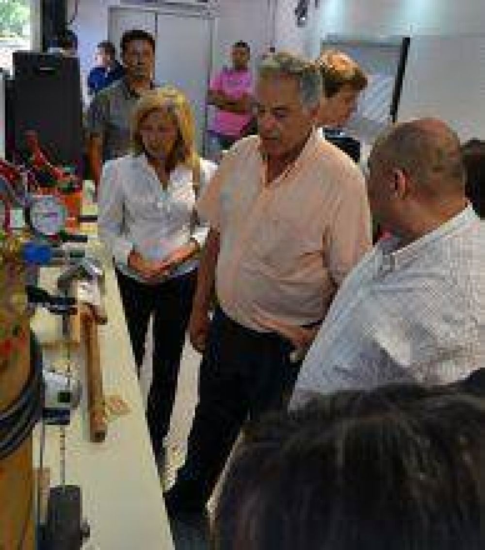 El Gobierno trabaja en activar fuerte formaci�n en oficios de r�pida salida laboral