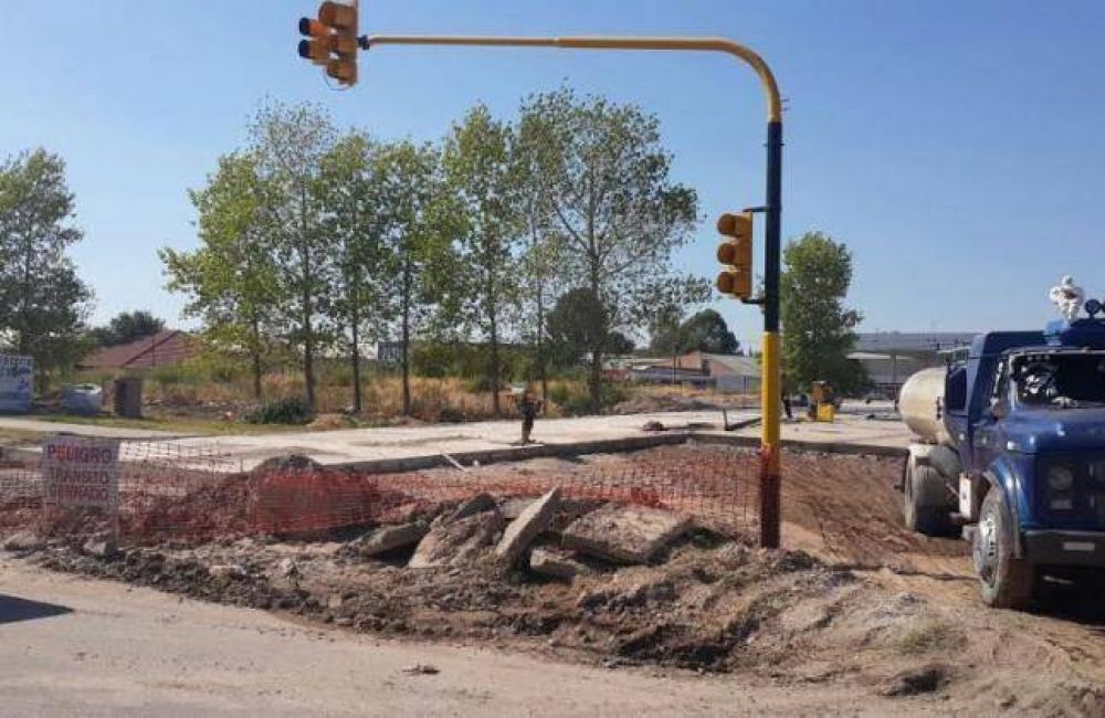 Comenz� la pavimentaci�n del cruce Borlenghi -Tronador
