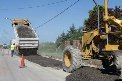 La obra de pavimentaci�n del acceso al barrio Alto Verde, ya est� en marcha