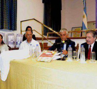 Entregan juegos de s�banas, cubrecamas y toallas