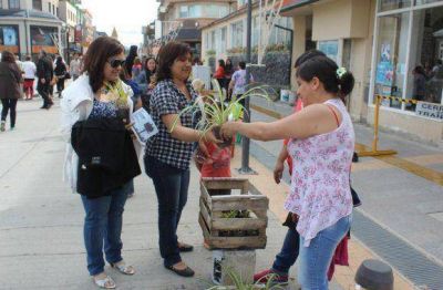Vecinos y turistas disfrutaron la avenida San Mart�n como peatonal