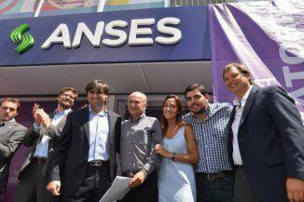 Se inaugur� la primera delegaci�n de la ANSES en Bernal
