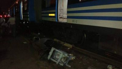 Otra vez descarril� un tren nuevo del Sarmiento en Castelar y hubo demoras