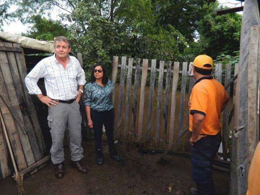 Lluvias  destacan asistencia a familias afectadas por temporal en Caimancito