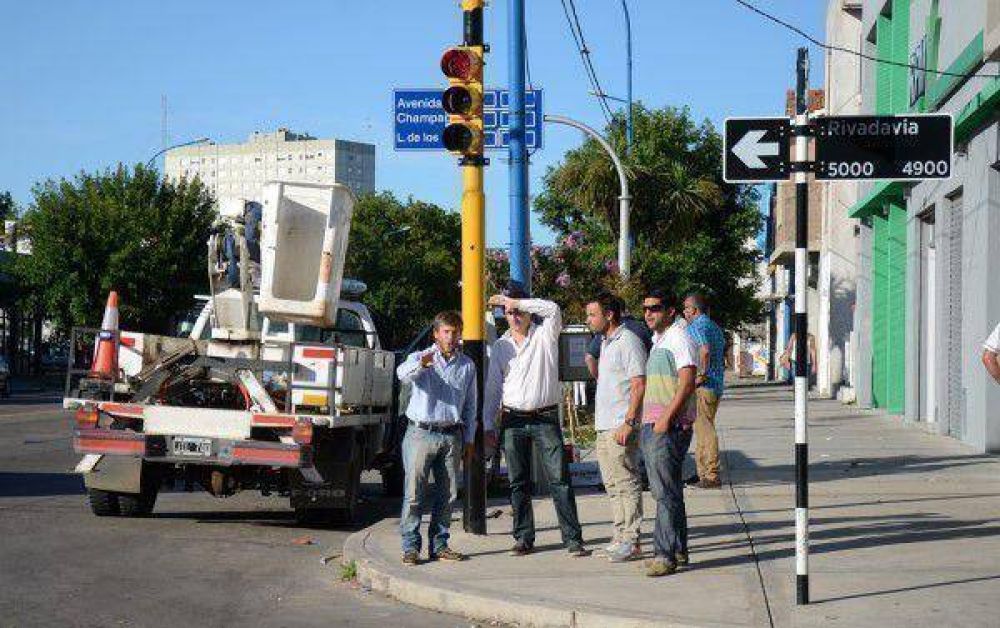 Nuevo sem�foro en Rivadavia y Jara 