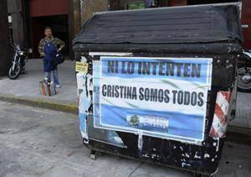 Primer gesto compartido de los candidatos presidenciales