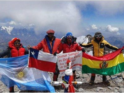 El mensaje de donaci�n voluntaria de sangre lleg� a la cima del Aconcagua