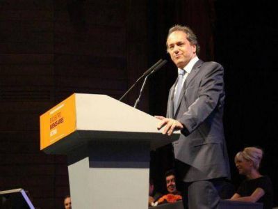 Con la mirada puesta en la gesti�n presidencial de Scioli, nace el grupo de profesionales �Lema�
