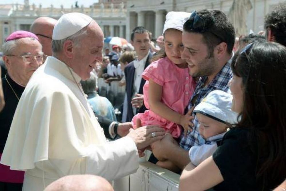 La familia centro del Mensaje del Papa para la Jornada Mundial de las Comunicaciones 2015