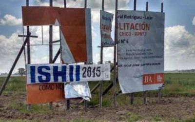 Denuncian vandalismo de militantes de Ishii contra carteles de obras en Ruta 6