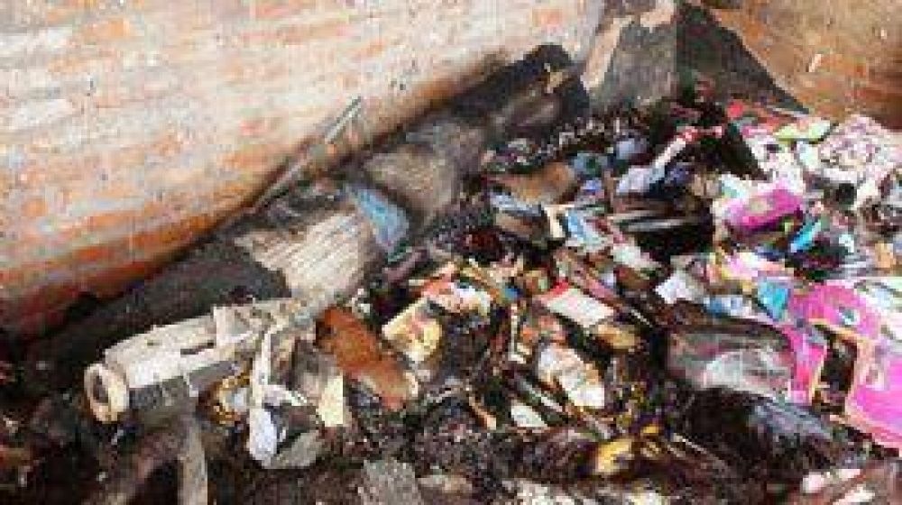 Roban e incendian el galp�n