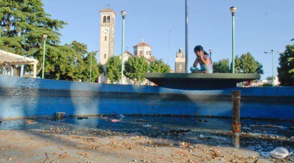 Las plazas de nuestra ciudad, en total estado de abandono