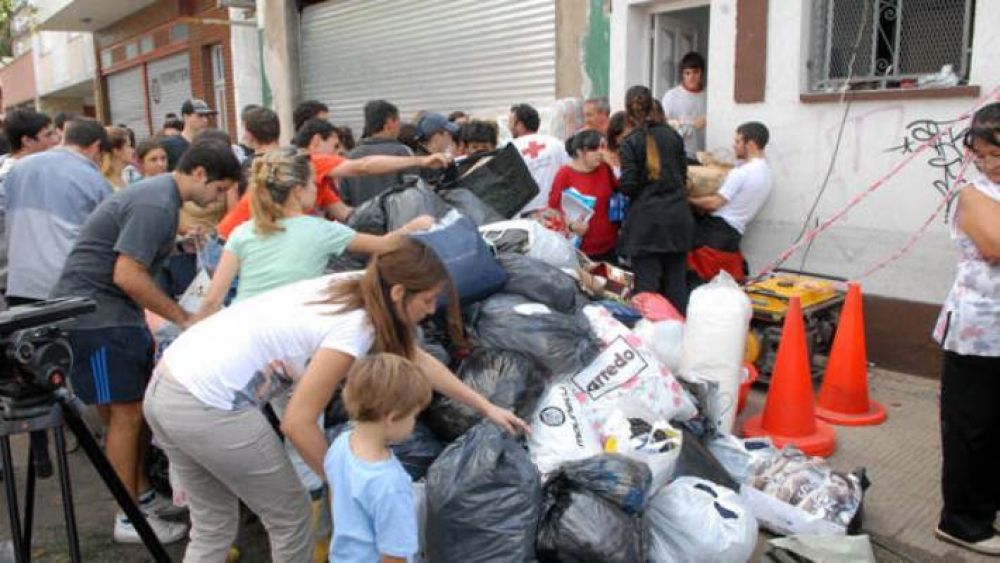 Avanza colecta de ropa para ni�os