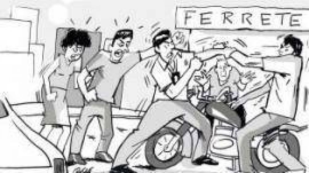 Un polic�a logr� reducir a las pi�as a un ladr�n que robaba una moto