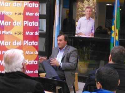 Aicega se prueba las pilchas de pre candidato a Intendente por el Pro 