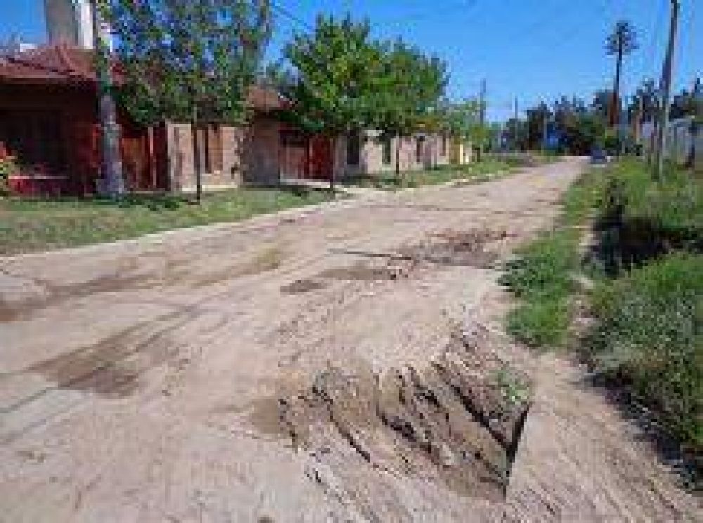 Quejas por el mal estado de las calles en el barrio Mariano Moreno